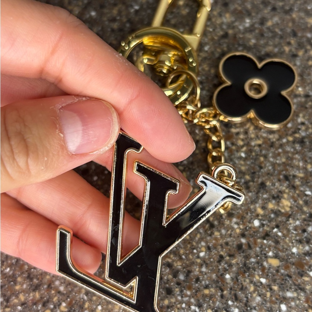Louis Vuitton Gold and Black Floral Key Holder - Picture 3 of 4